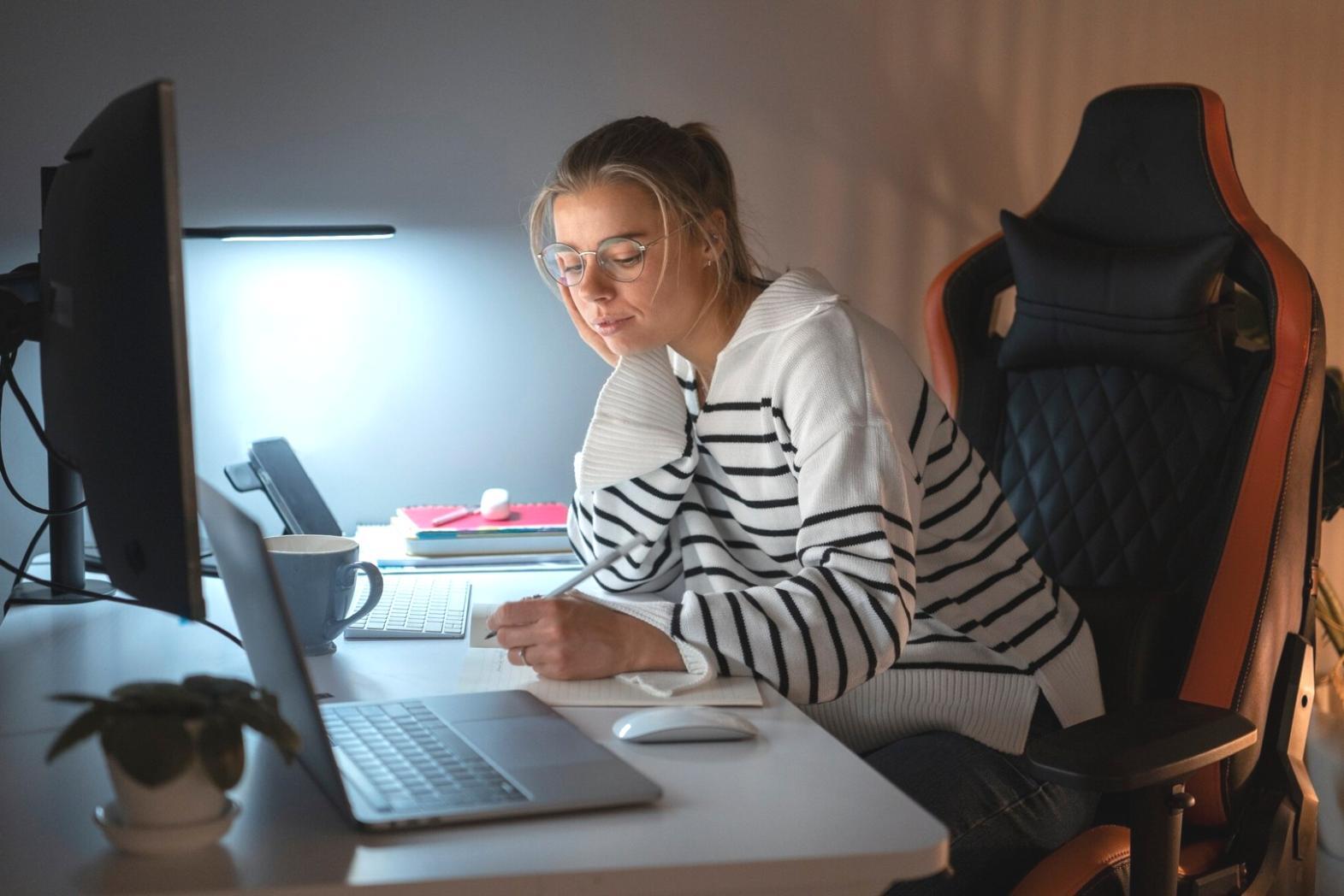 Keyword-Recherche-Dashboard mit Daten und Metriken